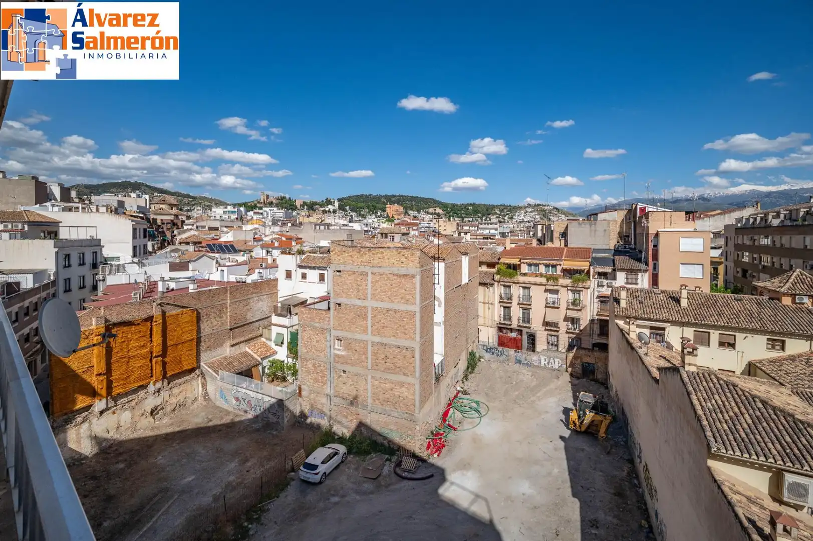Vista exterior de Piso en venta en Granada con Terraza y Balcón