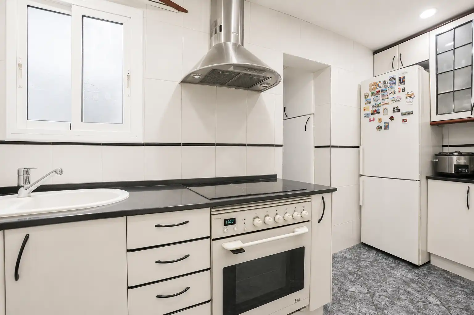 Kitchen of Flat for sale in Santa Coloma de Gramenet  with Air Conditioner and Terrace