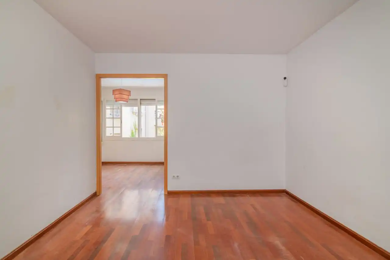 Sala d'estar de Pis en venda en Barcelona amb Parquet, Terrassa i Traster