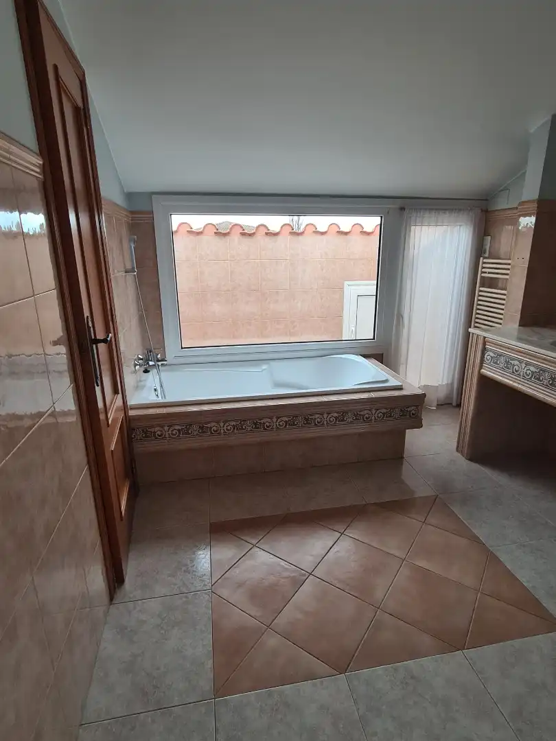 Bany de Casa o xalet en venda en Vinaròs amb Calefacció, Jardí privat i Terrassa