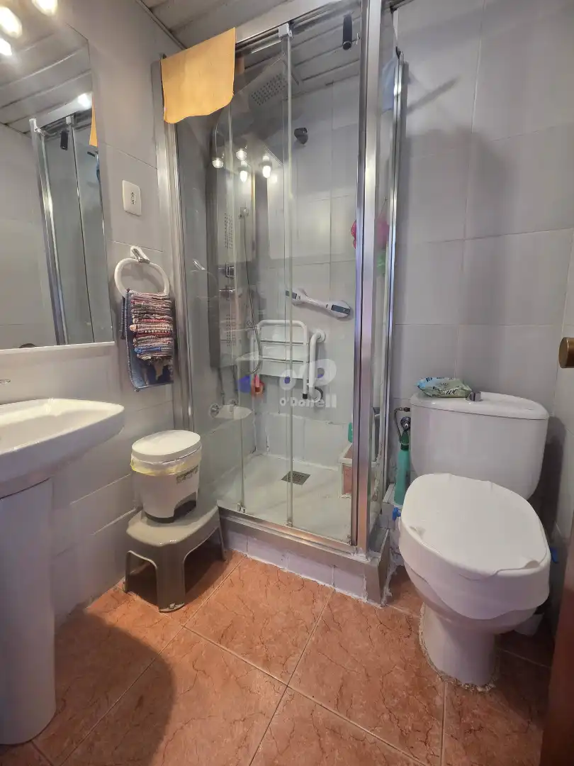 Baño de Piso en venta en Sant Boi de Llobregat con Aire acondicionado, Horno y Balcón
