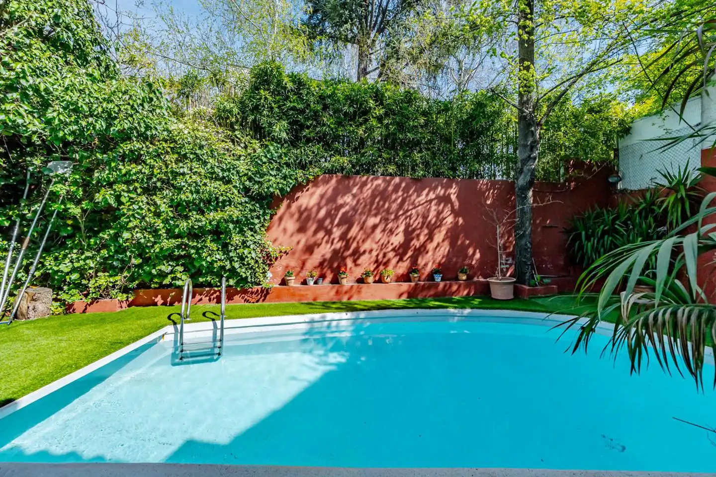 Piscina de Casa adosada en venta en Madrid con Calefacción, Jardín privado y Piscina
