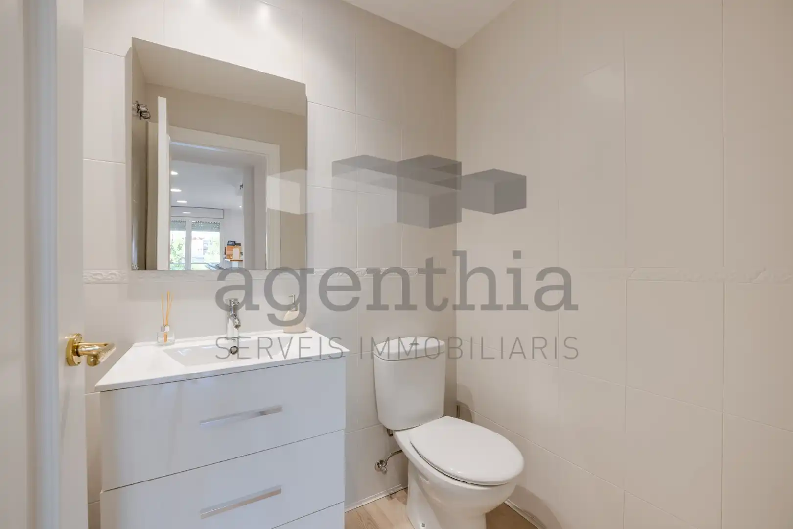 Bedroom of Flat for sale in Girona  with Air Conditioner, Heating and Balcony