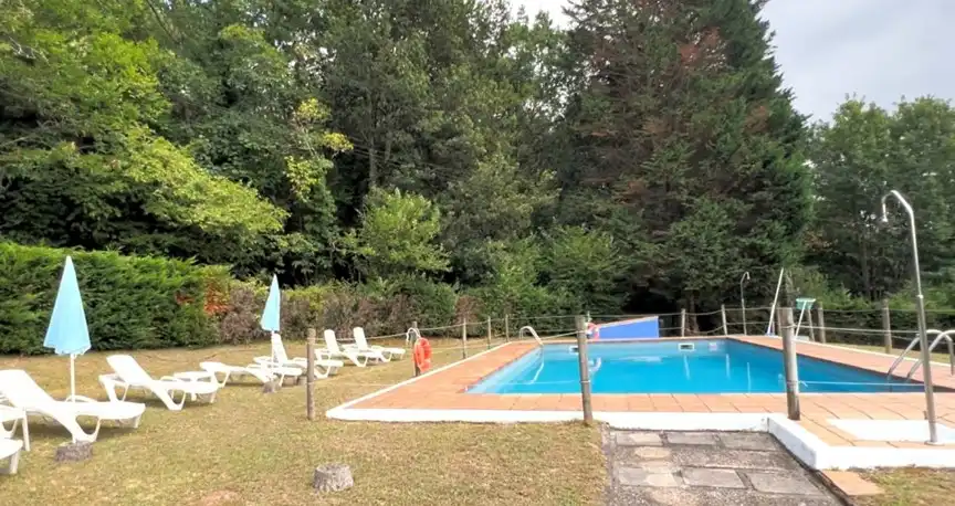 Piscina de Edifici en venda en Cangas de Onís amb Piscina comunitària