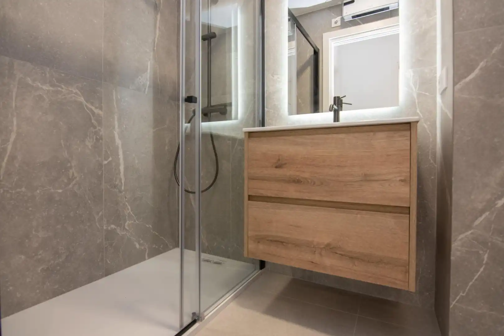 Baño de Dúplex en venta en A Coruña Capital  con Calefacción