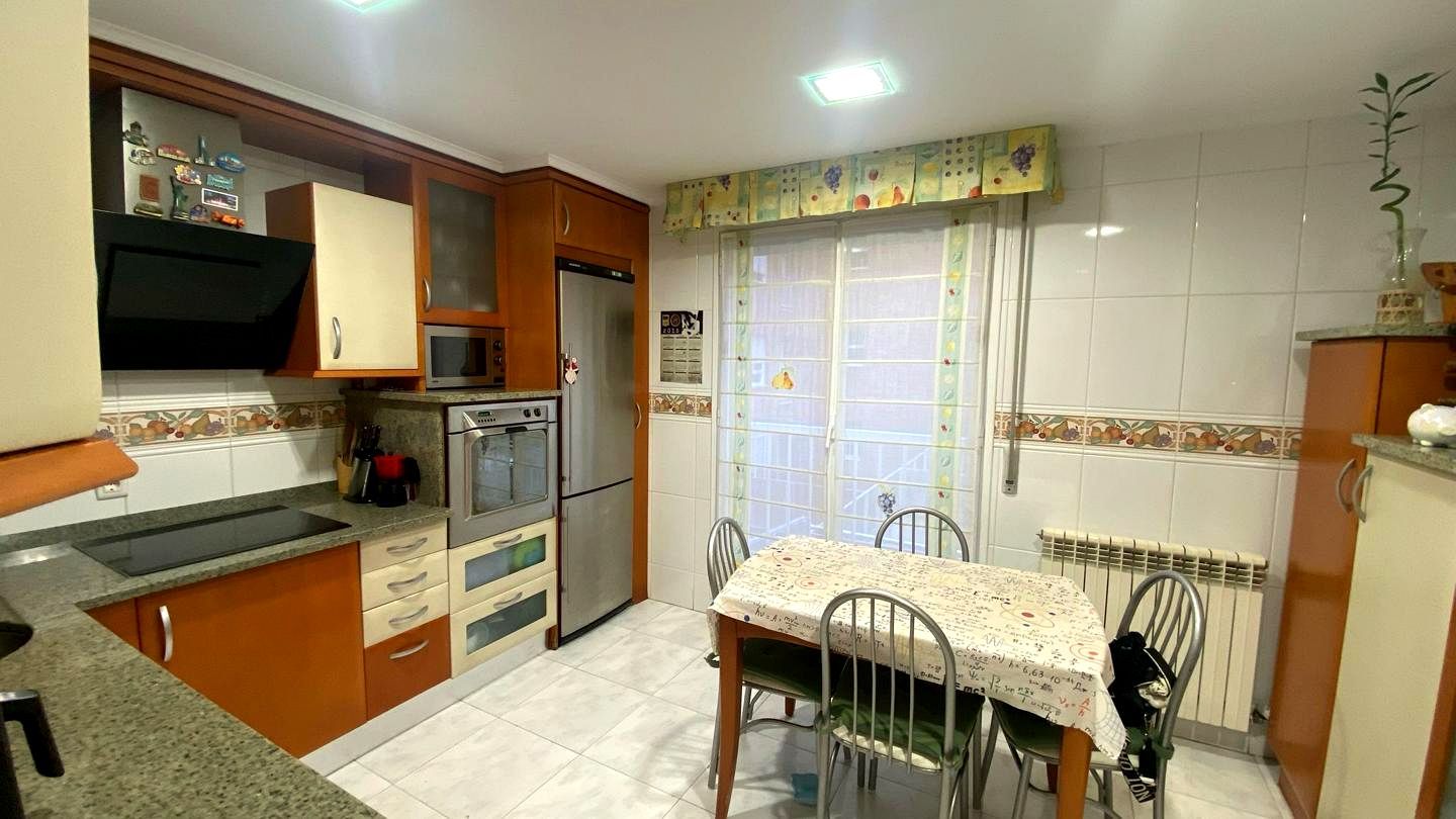Kitchen of Flat for sale in  Logroño  with Heating, Parquet flooring and Storage room