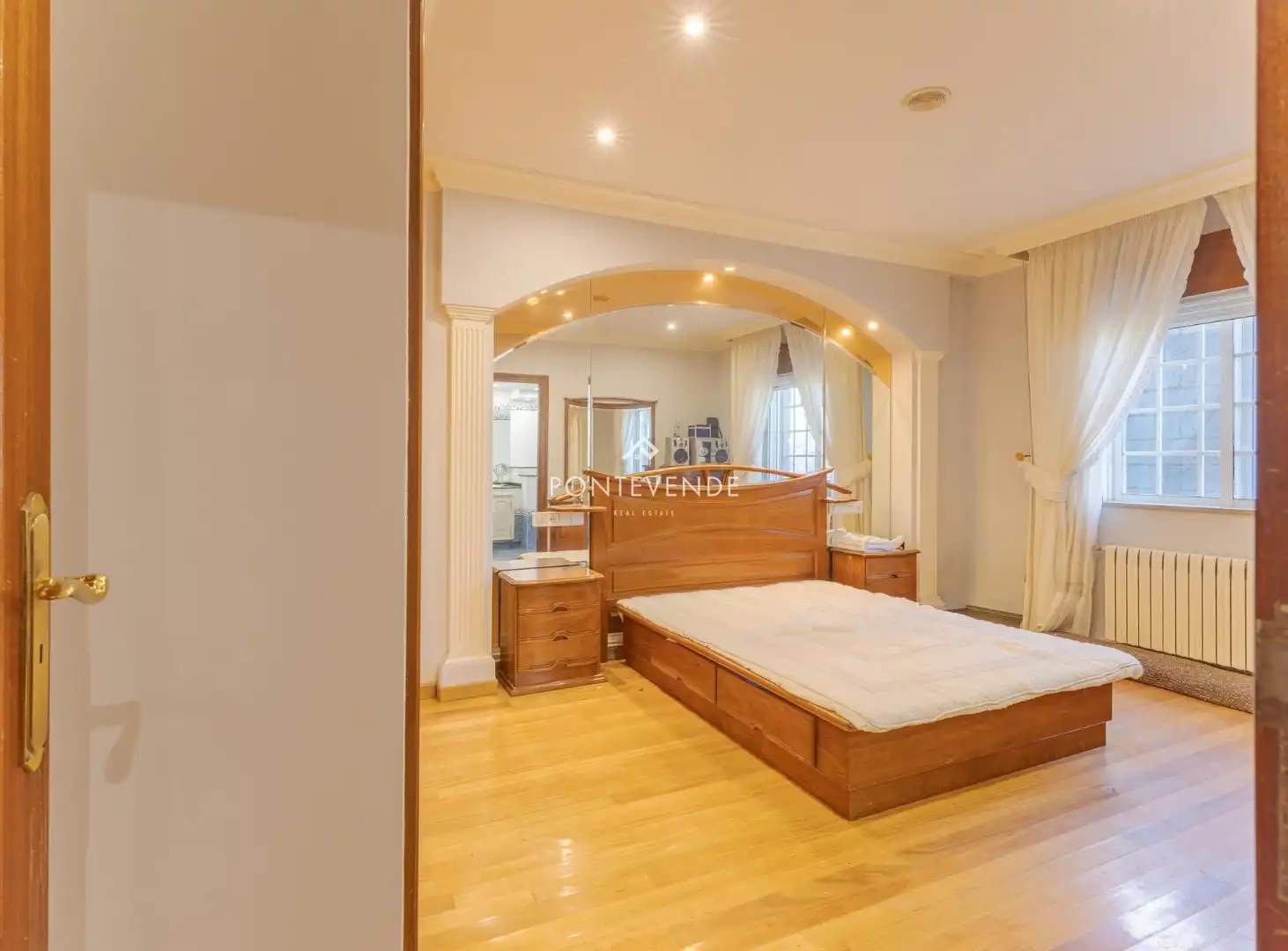 Bedroom of Houses for sale in Vilanova de Arousa  with Heating, Terrace and Swimming Pool