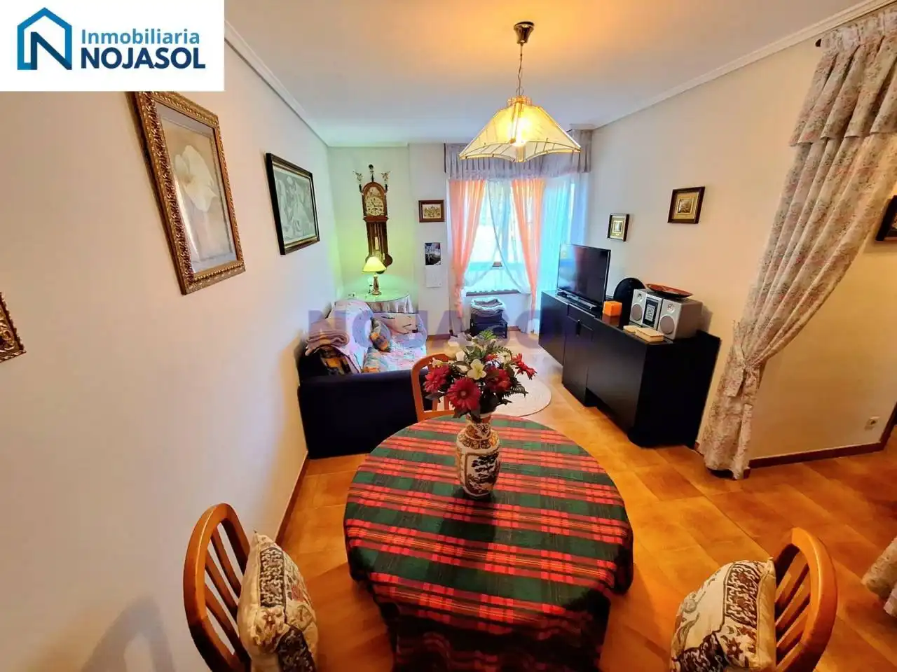 Sala de estar de Apartamento en venta en Noja con Terraza, Amueblado y Balcón