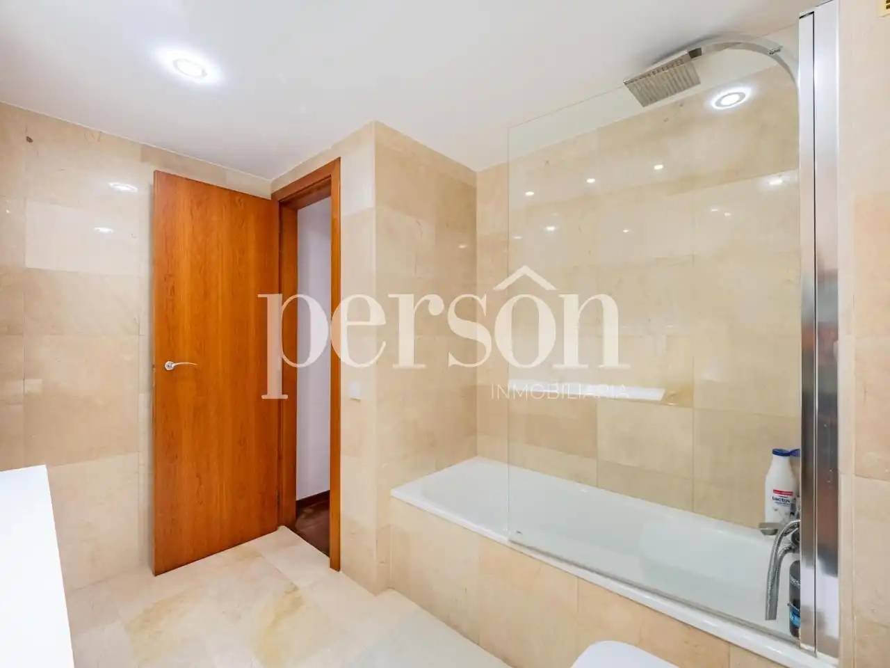 Bany de Dúplex en venda en Mislata amb Aire condicionat, Parquet i Terrassa