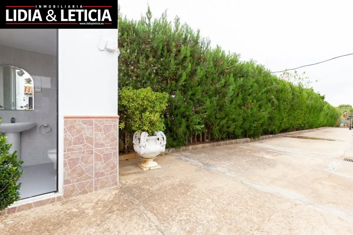 Vista exterior de Casa o chalet en venta en Alcalá de Guadaira con Aire acondicionado, Calefacción y Jardín privado