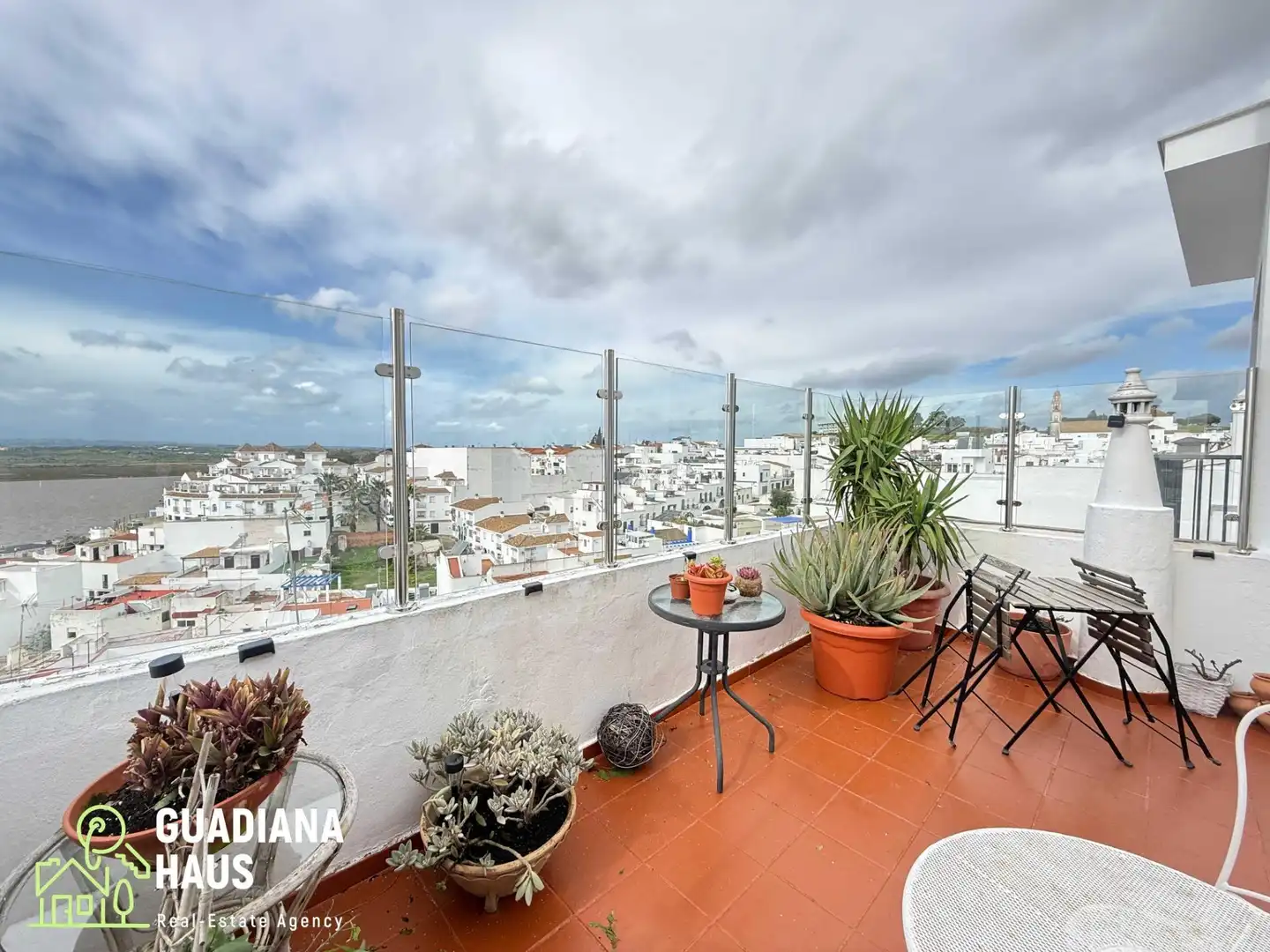 Vista exterior de Casa adosada en venda en Ayamonte amb Aire condicionat, Calefacció i Terrassa