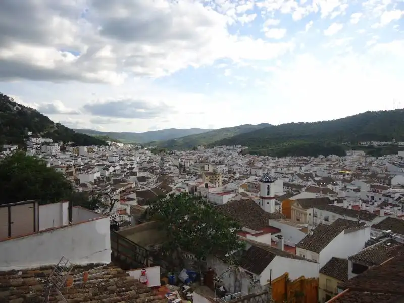 Vista exterior de Casa o xalet en venda en Ubrique amb Terrassa i Traster