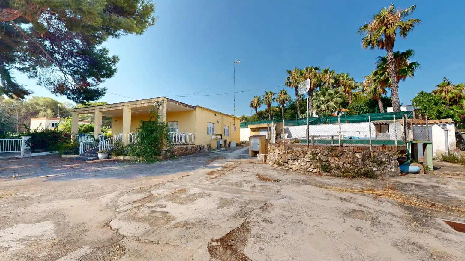 Vista exterior de Casa o xalet en venda en Sagunto / Sagunt amb Terrassa i Piscina