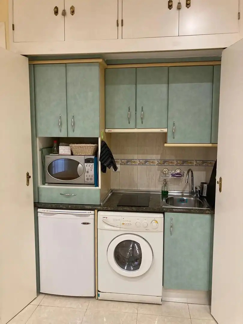 Cocina de Estudio de alquiler en Benalmádena con Piscina comunitaria