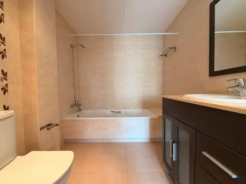 Baño de Piso en venta en La Bisbal d'Empordà con Aire acondicionado, Calefacción y Parquet