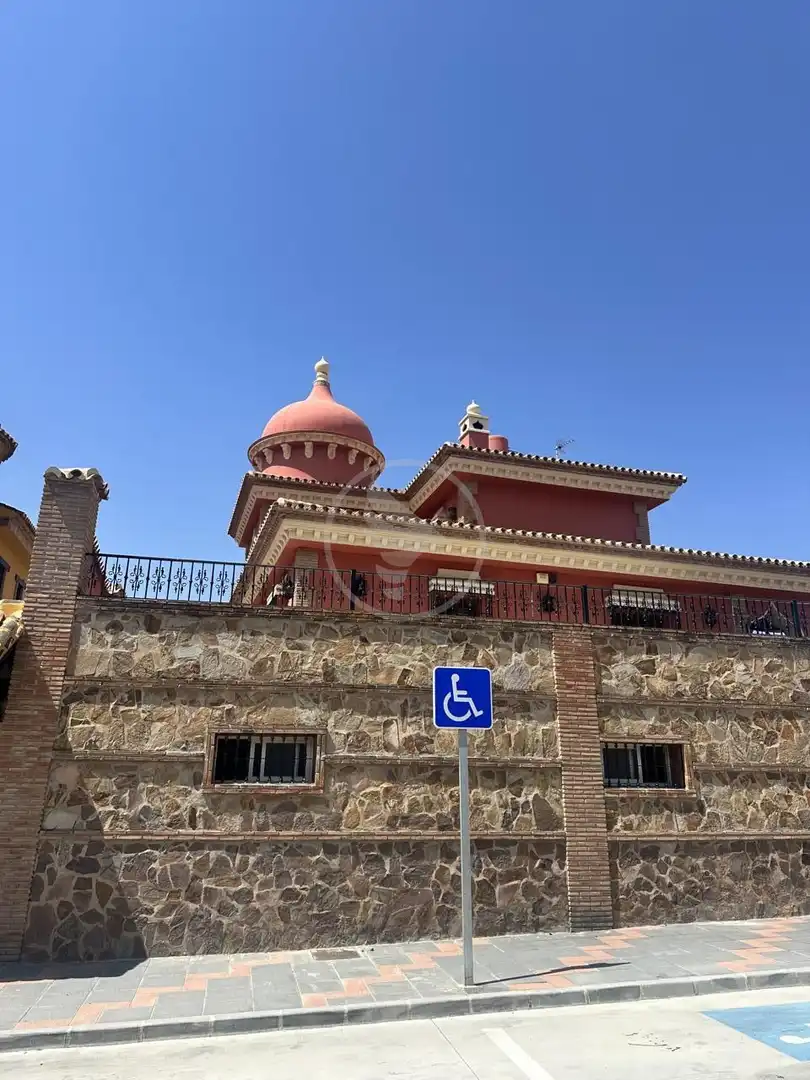 Vista exterior de Casa o xalet en venda en Fuengirola amb Aire condicionat i Terrassa