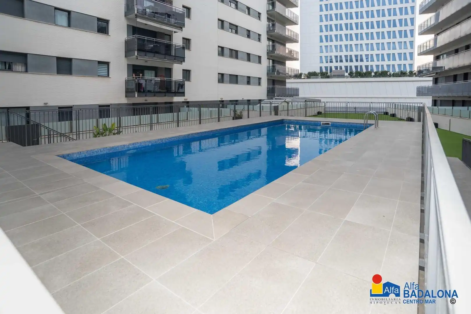 Piscina de Piso en venta en Badalona con Aire acondicionado, Calefacción y Jardín privado