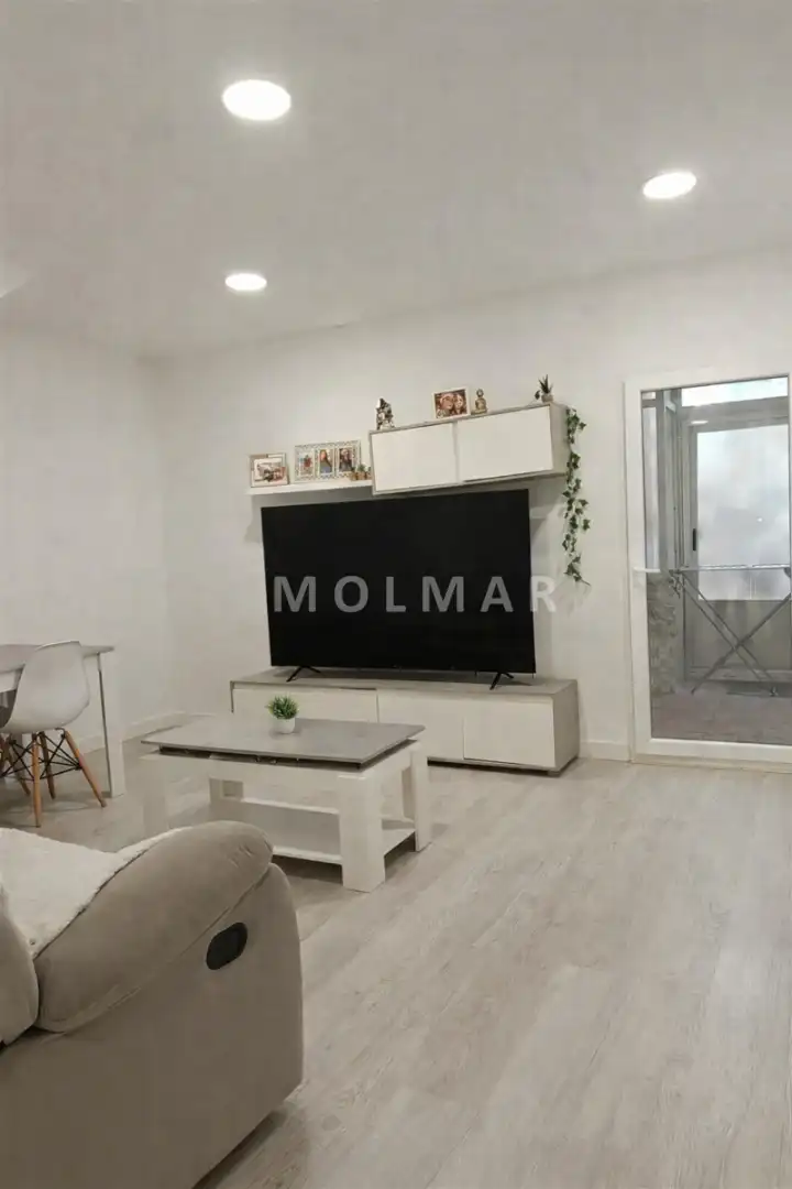 Sala de estar de Piso en venta en Elda con Parquet, Terraza y Trastero