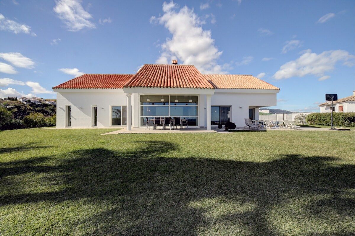 Exterior view of House or chalet for sale in Manilva  with Air Conditioner, Heating and Private garden