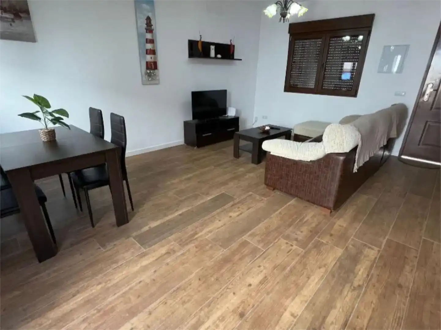 Sala d'estar de Casa adosada en venda en Chipiona amb Aire condicionat i Balcó