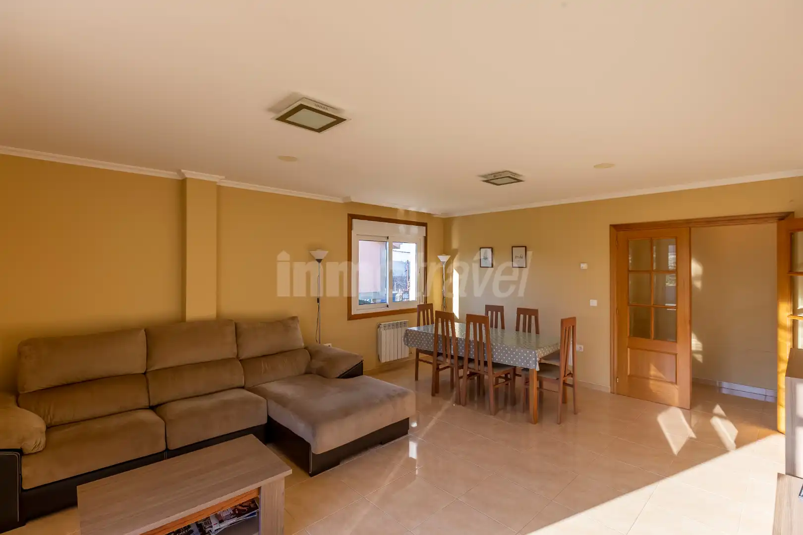 Wohnzimmer von Haus oder Chalet zum Verkauf in Sanxenxo mit Heizung, Privatgarten und Parkett
