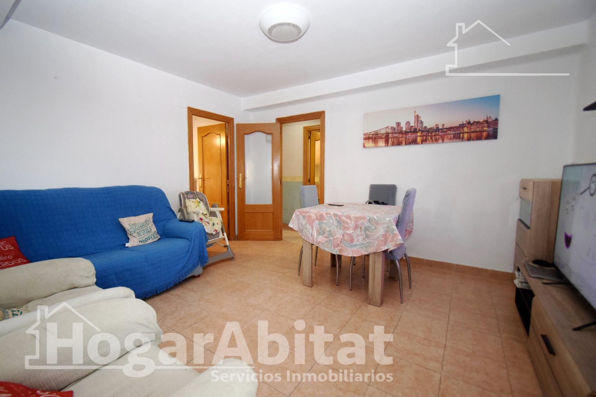Living room of Flat for sale in Paterna  with Air Conditioner and Balcony