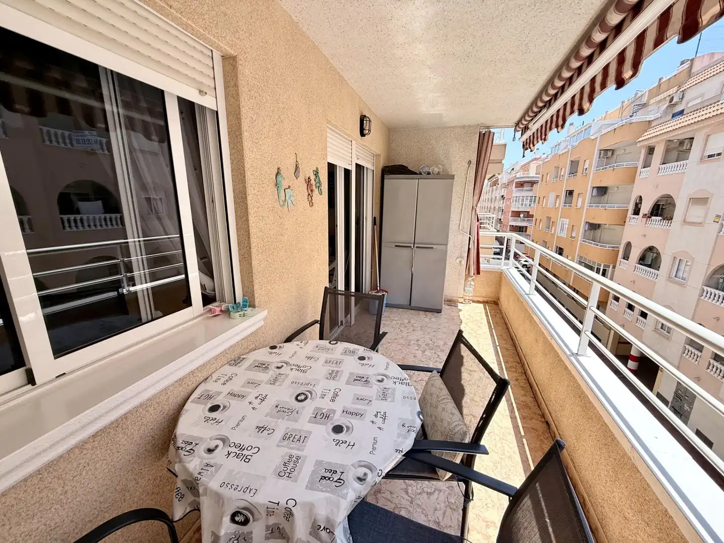 Terrassa de Apartament en venda en Torrevieja amb Terrassa, Moblat i Balcó