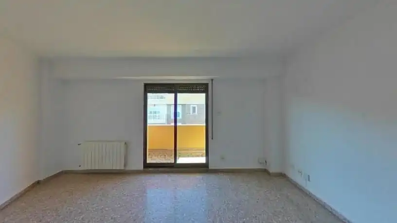Vista exterior de Piso en venta en Paterna
