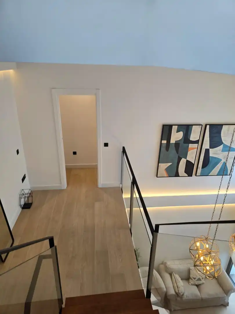 Maisonette zur Miete in Sanlúcar la Mayor mit Klimaanlage, Terrasse und Möbliert