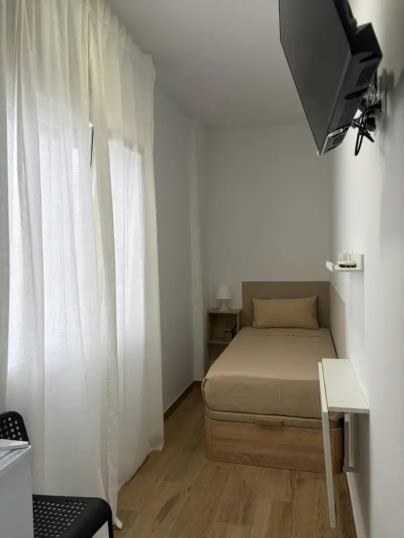 Schlafzimmer von Wohnung zur Miete in Madrid mit Klimaanlage, Heizung und Waschmaschine