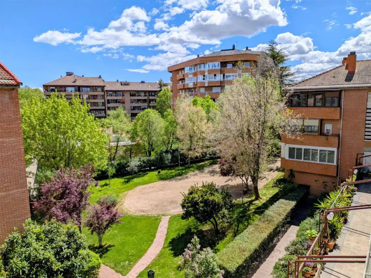 Vista exterior de Pis en venda en Tres Cantos amb Aire condicionat, Jardí privat i Parquet