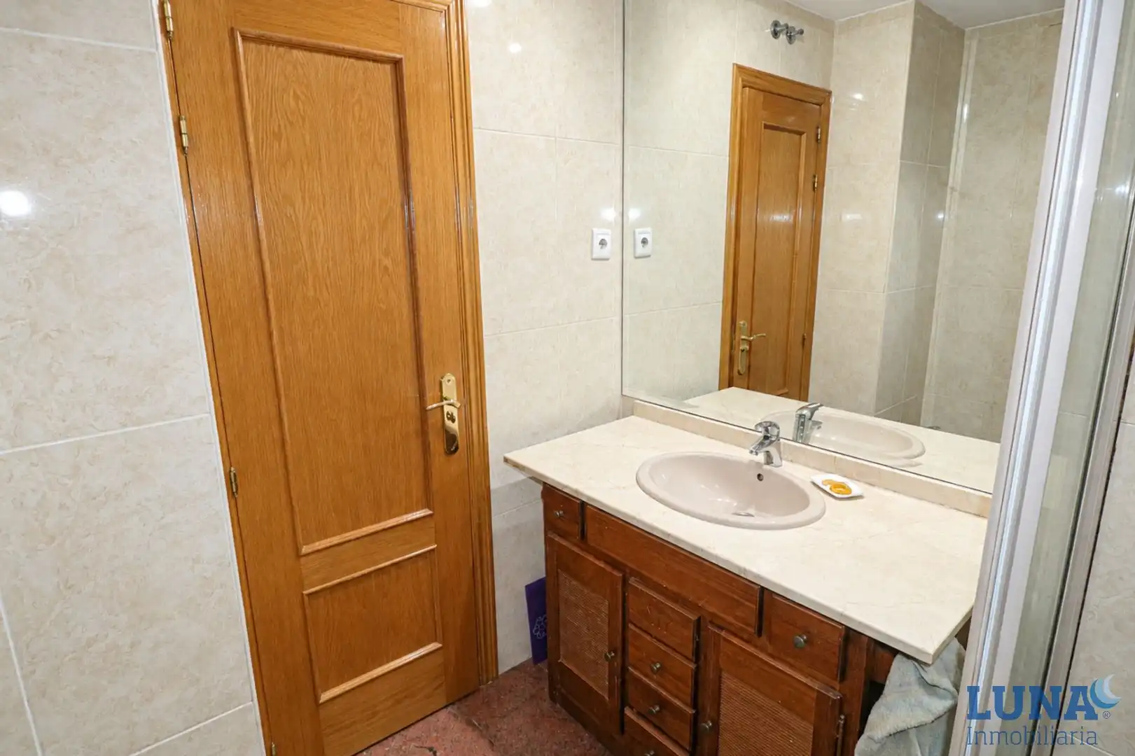 Badezimmer von Dachboden zum Verkauf in Pozuelo de Alarcón mit Klimaanlage, Heizung und Parkett