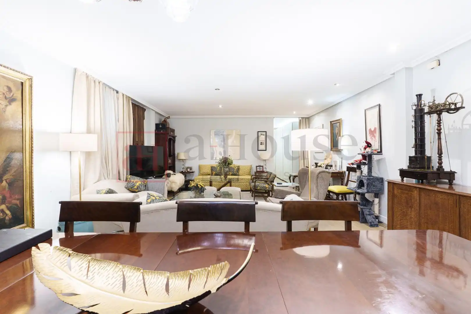 Sala d'estar de Local en venda en Madrid amb Aire condicionat i Moblat