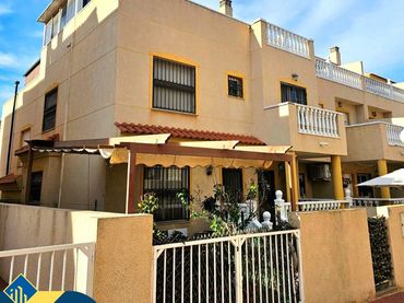 Casa con piscina en venta en El Edén