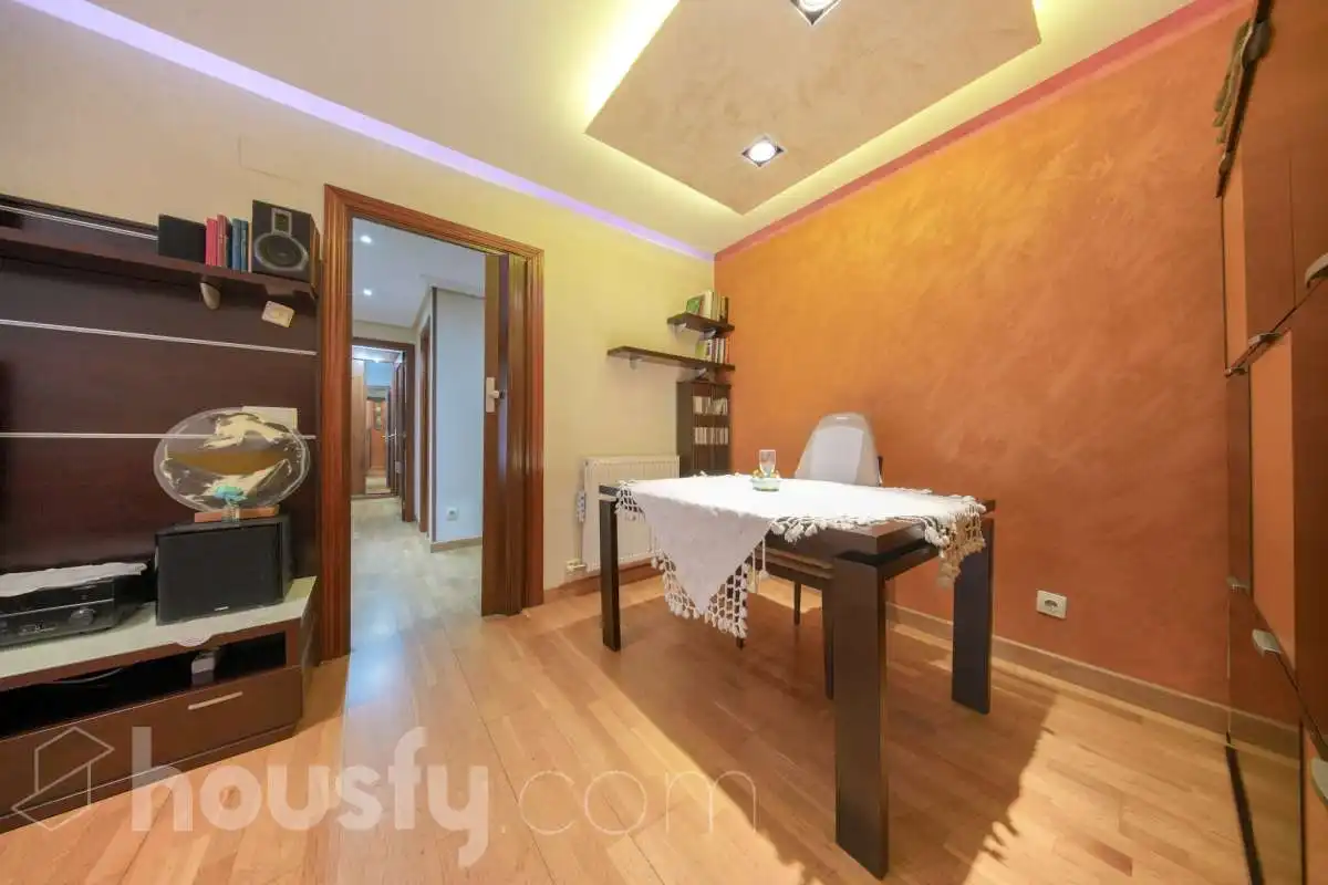 Flat with balcony for sale in Calle de Albalá ., imagen 5