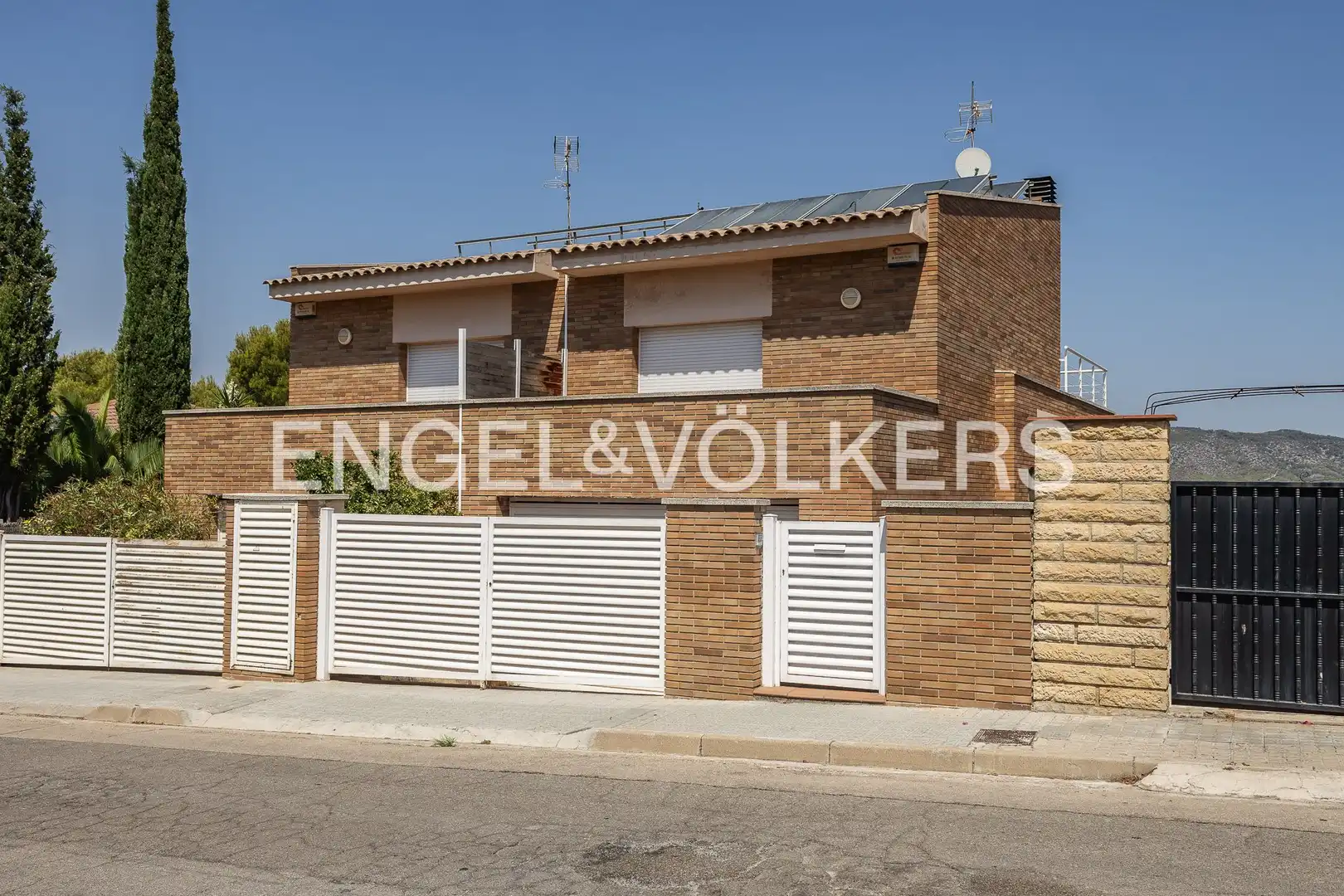 Vista exterior de Casa adosada en venda en Sant Pere de Ribes amb Aire condicionat, Calefacció i Jardí privat