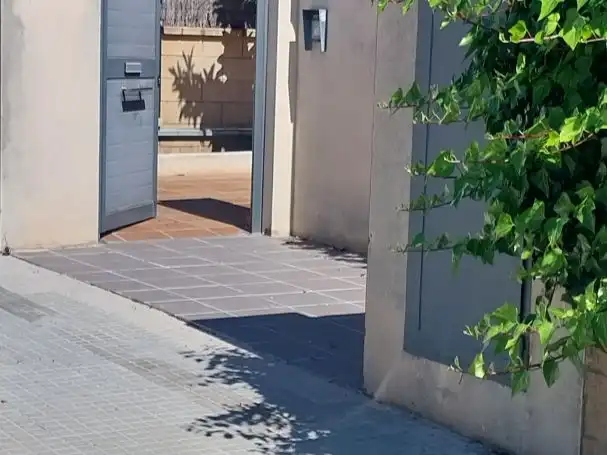Aparcament de Casa adosada en venda en Cubelles amb Aire condicionat i Terrassa