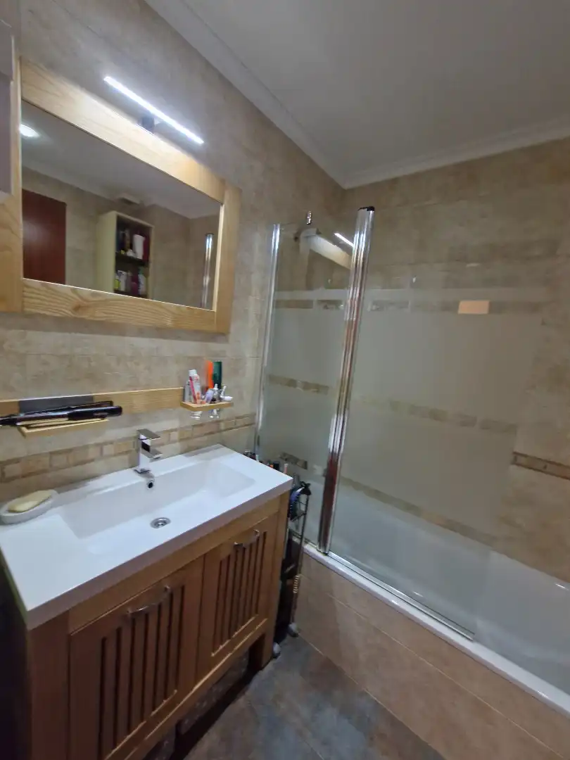 Baño de Piso de alquiler en Derio con Calefacción, Parquet y Amueblado