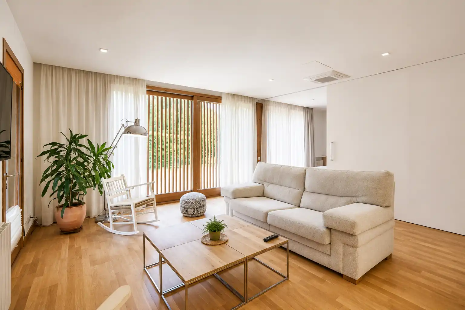 Sala de estar de Casa o chalet de alquiler en Sant Andreu de Llavaneres con Aire acondicionado, Calefacción y Jardín privado