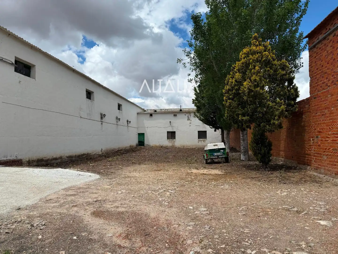 Vista exterior de Nave industrial en venta en Hontanaya
