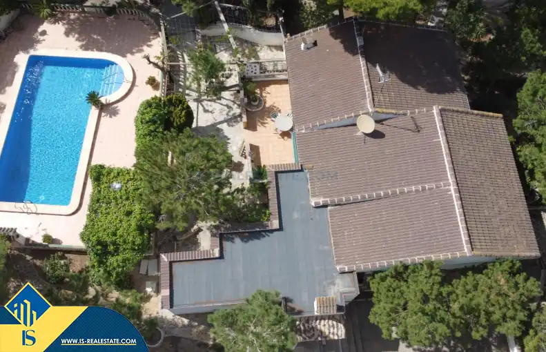 Chalet con piscina en venta en Los Balcones - Los Altos