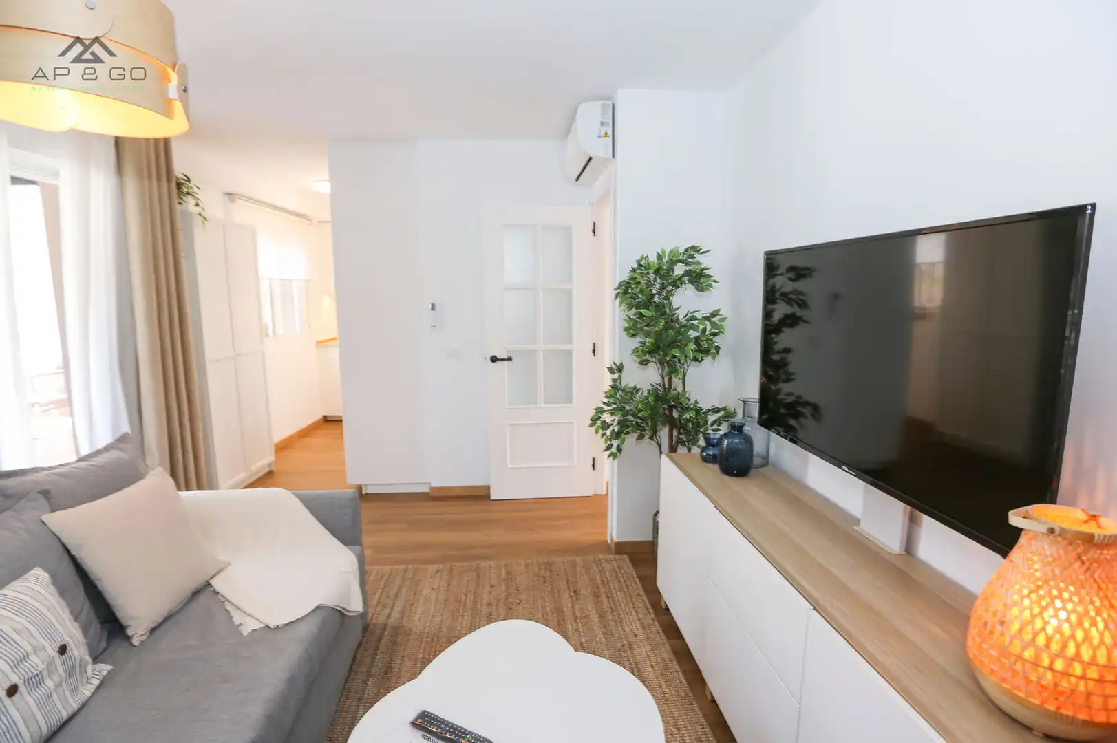 Sala d'estar de Dúplex de lloguer en Almuñécar amb Aire condicionat, Moblat i TV