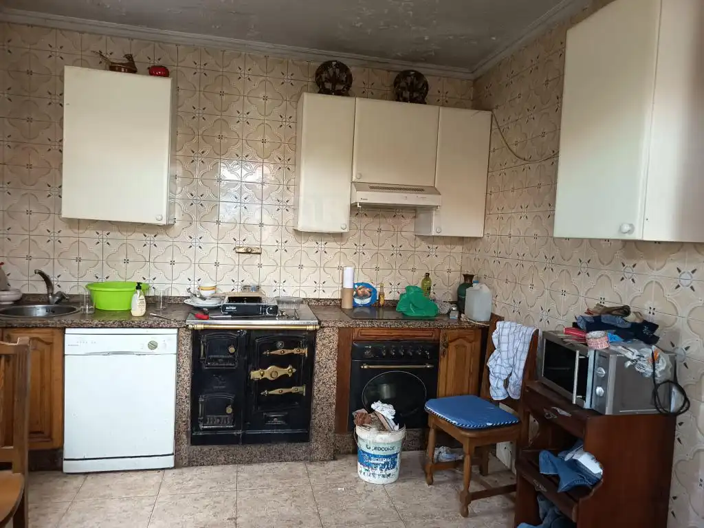 Cuina de Casa o xalet en venda en Llanera amb Moblat