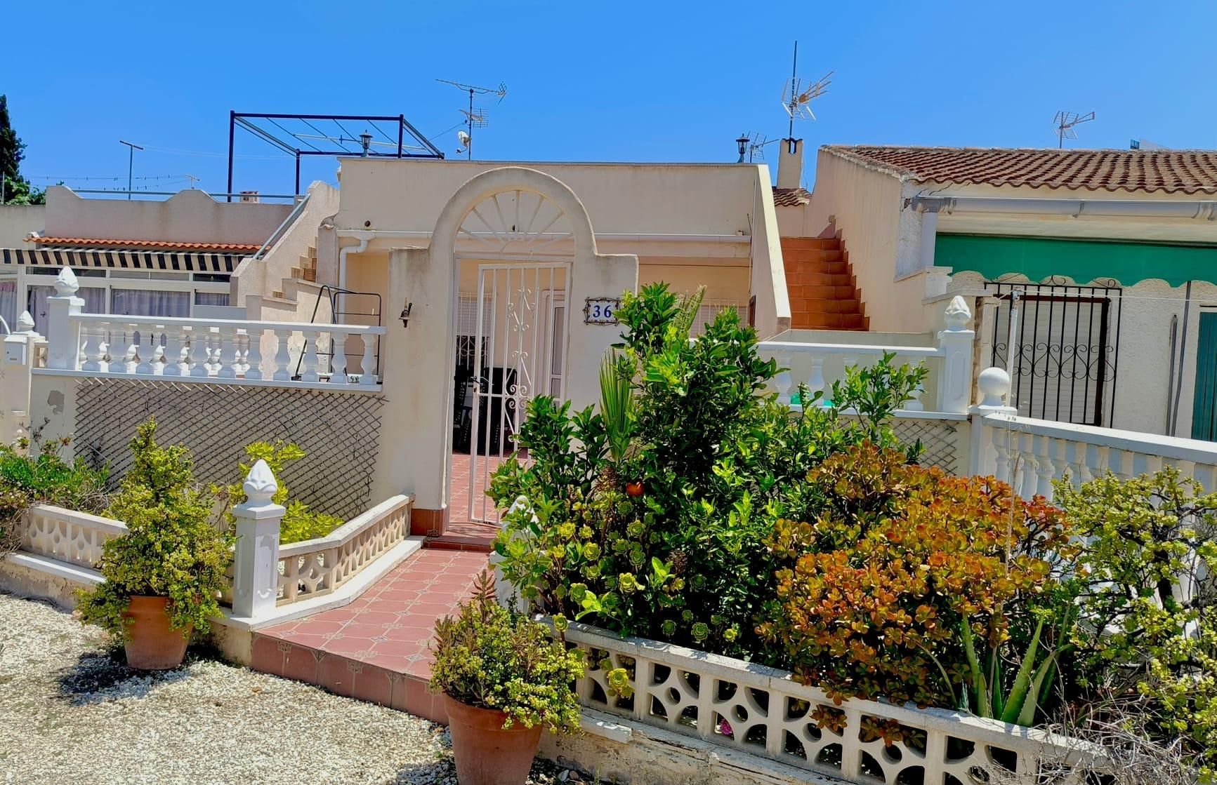 Casa adosada en venda a Calle Rubi, Zona Carrefour - Urbanizaciones, Torrevieja