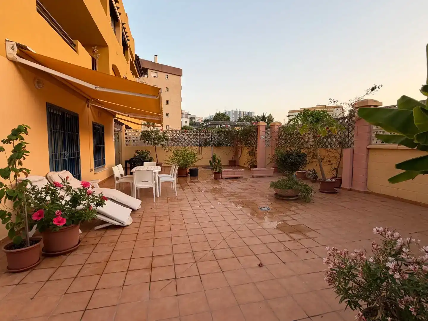 Terraza de Piso de alquiler en Marbella con Aire acondicionado, Jardín privado y Piscina
