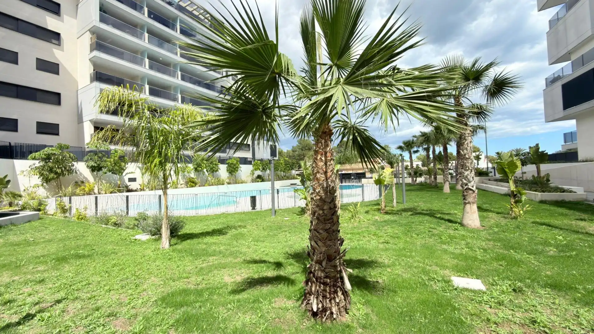 Piscina de Apartament en venda en Orihuela amb Aire condicionat, Calefacció i Jardí privat