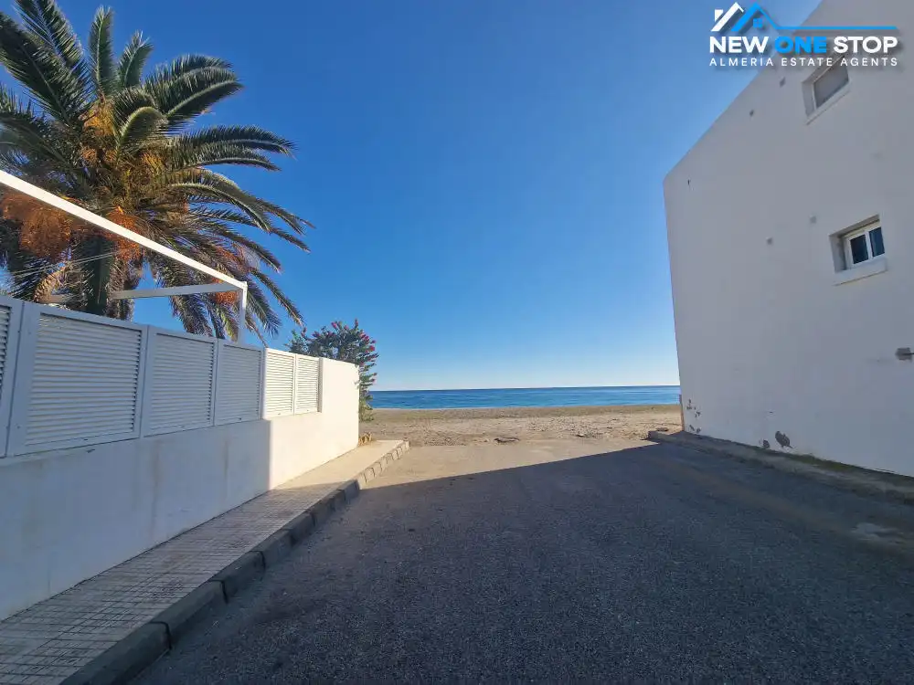Vista exterior de Casa adosada en venda en Mojácar amb Jardí privat, Terrassa i Piscina
