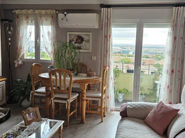 Flat with lift for sale in Ciudad Lineal