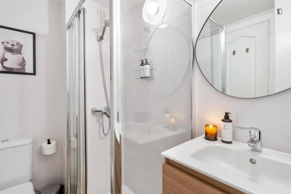 Baño de Apartamento para compartir en Barcelona con Aire acondicionado, Calefacción y Amueblado