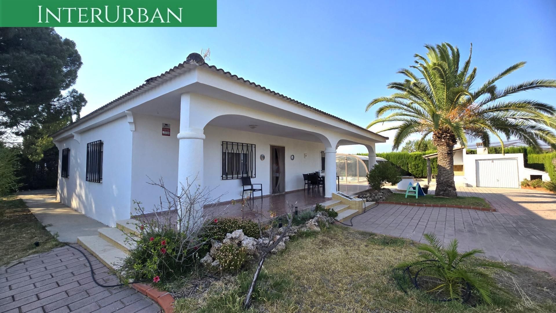 Vista exterior de Casa o xalet en venda en Llíria amb Jardí privat, Traster i Piscina